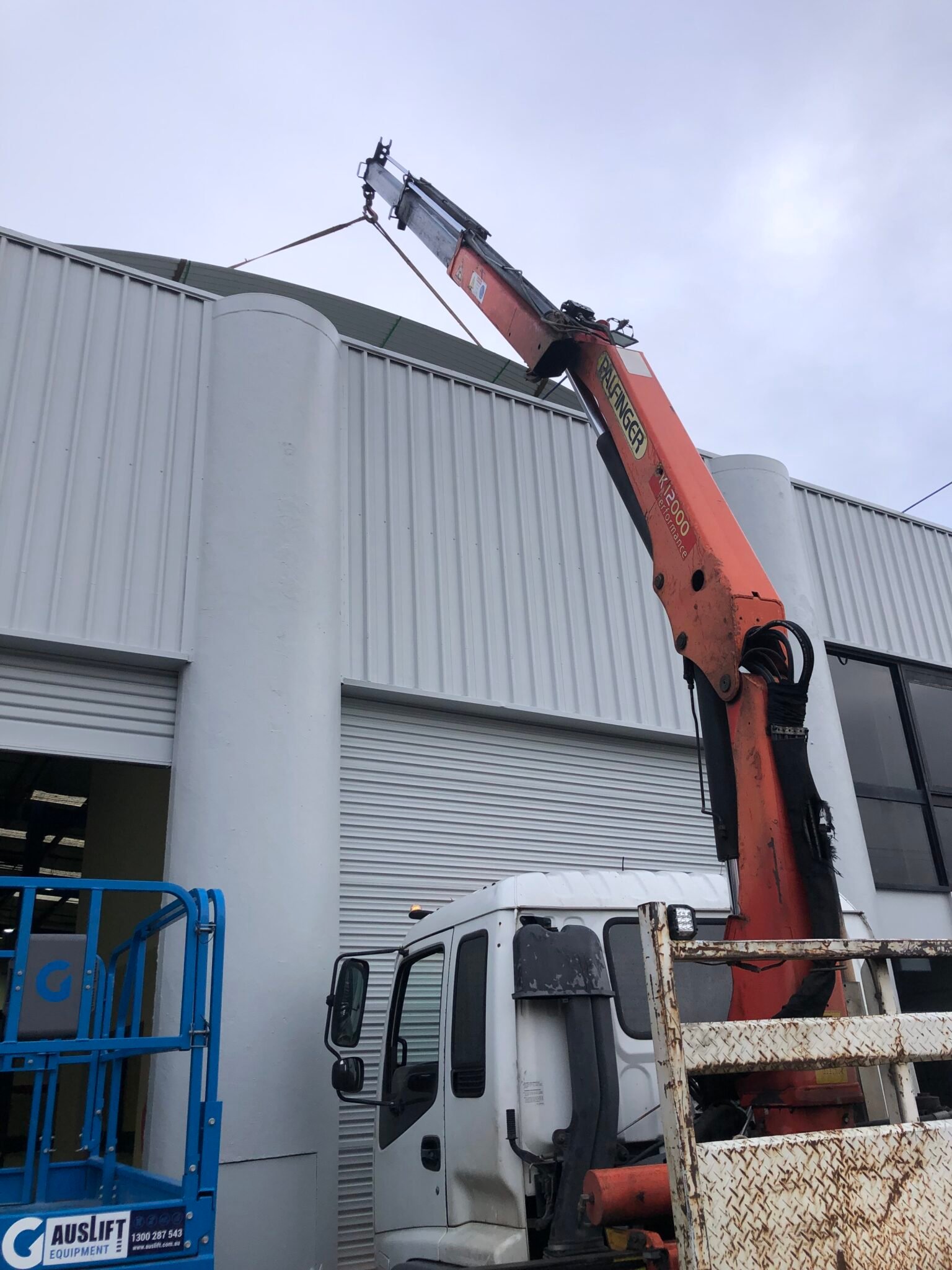 Crane hire for machinery relocation Melbourne